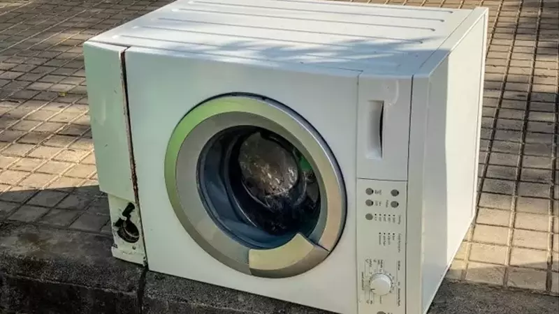 Whirlpool Corporation Faces Sector Instability, Rating Downgrade Due to Slowing Sales and Market Volatility