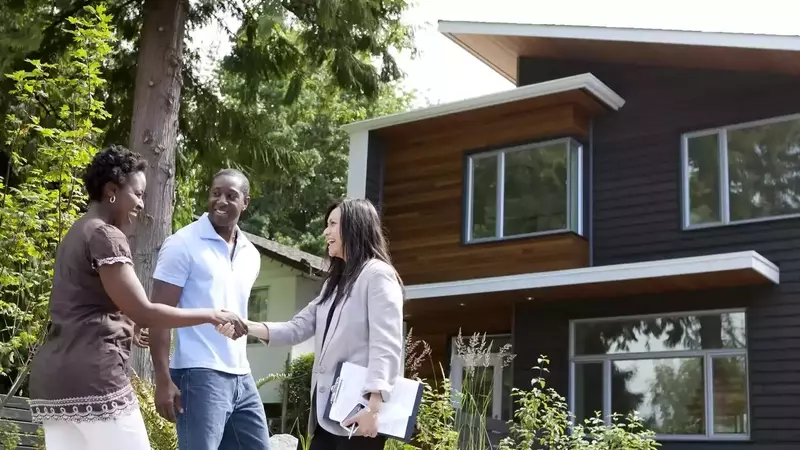 Understanding Real Estate Professionals: Agents, Brokers, and Realtors