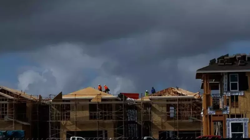 US Housing Starts Plummet Amid Rising Costs, Inflation Surges