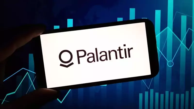 Palantir Stock Faces Uncertainty Despite Analyst Upgrade Amidst Market Downturn