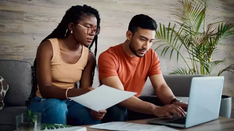 Navigating Real Estate Offers: A Home Seller's Guide to Maximizing Value