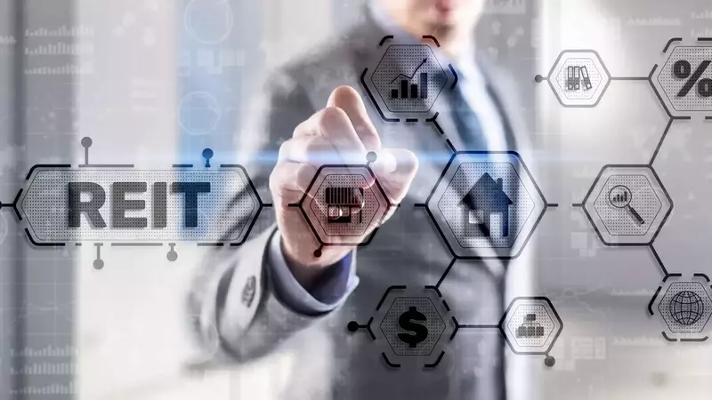 Realty Income's Valuation Amidst Rising Interest Rates: A Grahamian Perspective