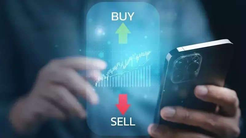 XRP ETFs vs. HYPE ETFs: An Investment Dilemma