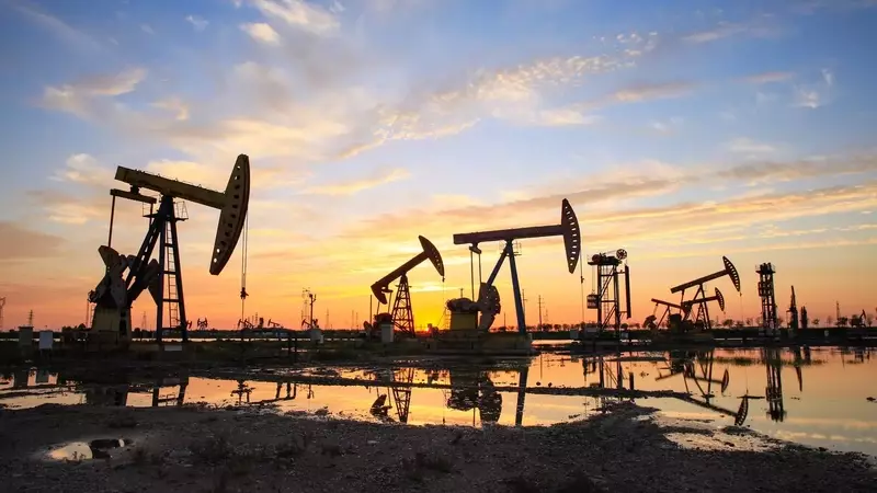 Oil Market's Disconnect: Paper vs. Physical Reality