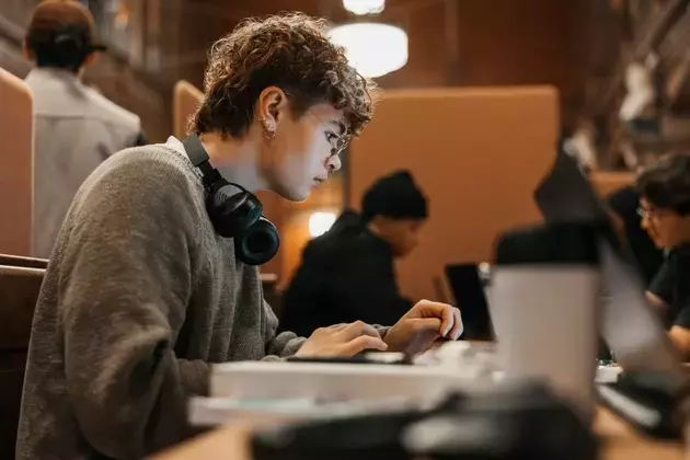 Chegg's Declining Fortunes: A 'Sell' Recommendation Amidst Fundamental Weakness