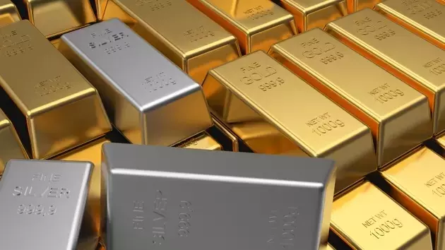 Gold Demand Surges, Silver Lagging in Futures Market Deliveries