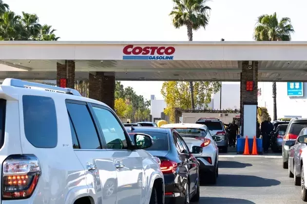 Costco Stock Analysis: Valuation Concerns Despite Solid Performance