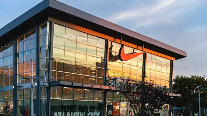 Nike's Stock Plunge: A Deep Dive into Post-Pandemic Performance and Investor Sentiment