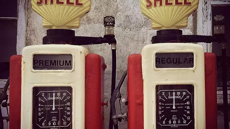 Shell Shifts Strategy: Prioritizing Fossil Fuels Over Renewables