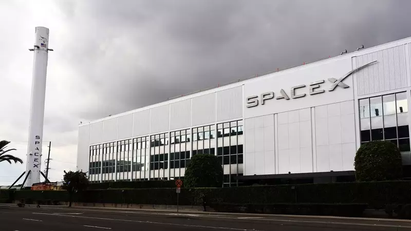 SpaceX Valuation: Optimist's Buy, Realist's Sell