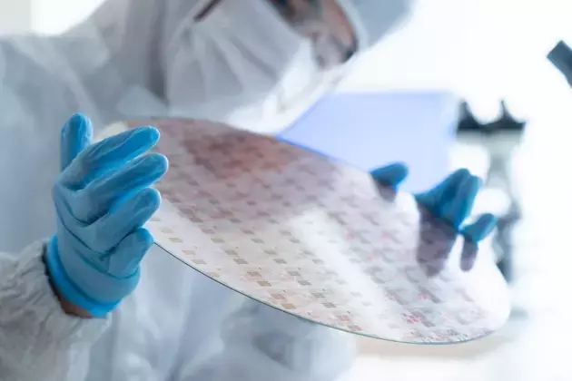 Cerebras Systems: Promising AI Hardware Faces Valuation and Risk Concerns