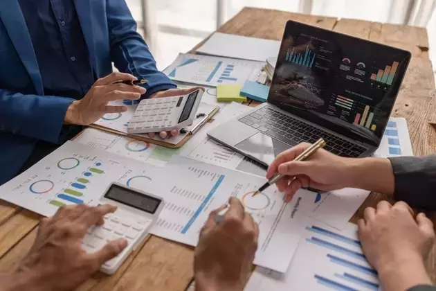 iShares International Select Dividend ETF: A Hold on Valuation Amid Headwinds