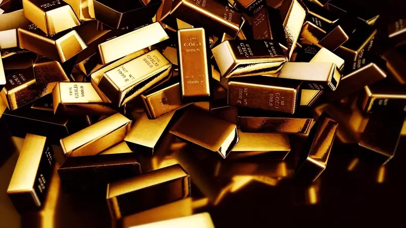 Gold's Performance Amidst Economic Shifts and Central Bank Demands