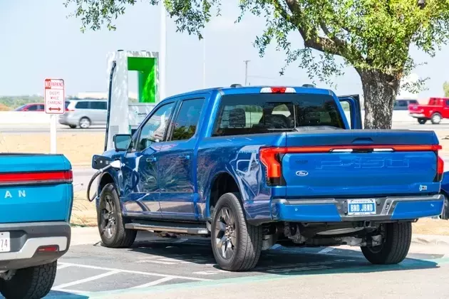 Ford Adjusts EV Strategy, Focuses on Hybrid Future