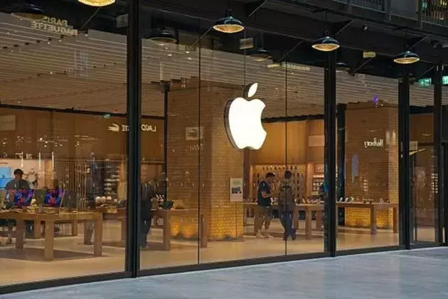 Apple's Record Quarter Amidst Margin Challenges