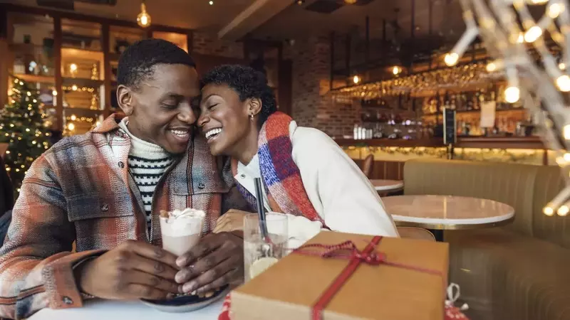 The Art of Thoughtful Giving: Navigating Holiday Gift Etiquette