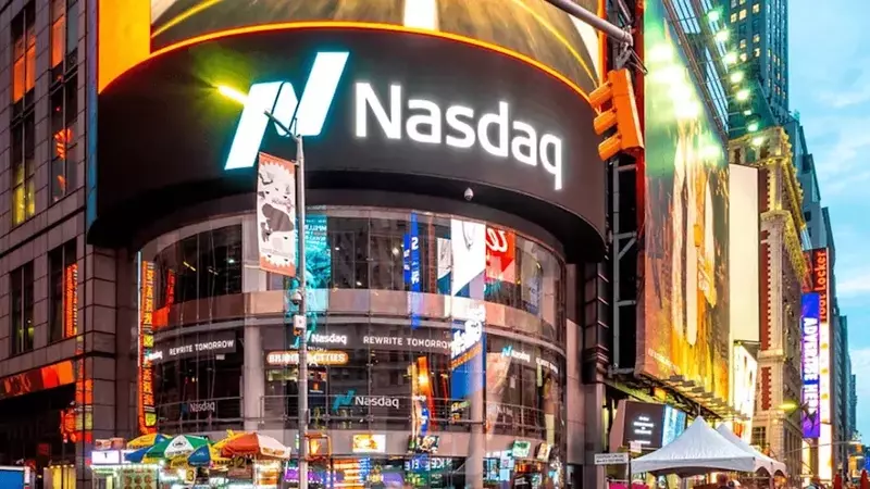Wall Street Navigates Market Flux Amid AI Surge and Geopolitical Tensions