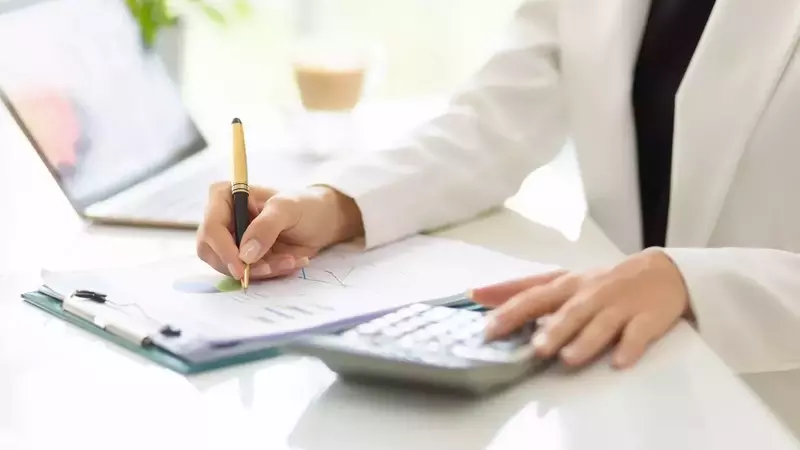 Understanding Currency Swaps and Their Role in Financial Risk Management