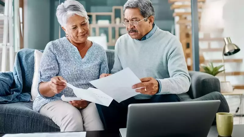 Understanding 403(b) Plans Versus Roth IRAs for Retirement Savings