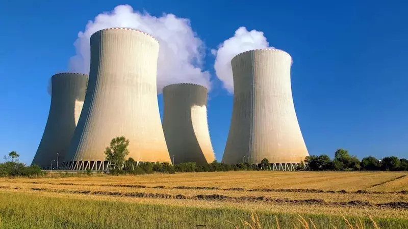 NuScale Power Faces Significant Financial Headwinds Amidst Revenue Decline and New Share Offering