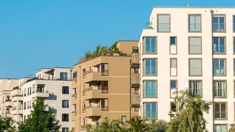 Dallas Apartment Foreclosure Displaces Residents Amidst Rising Housing Costs