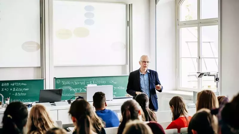 MBA vs. Executive MBA: Choosing the Right Business Education