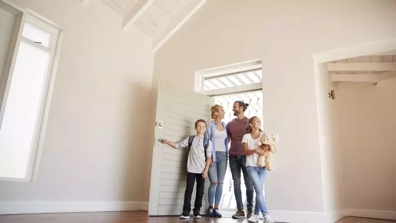 Understanding Open Houses: Definition, Operation, Pros, and Cons