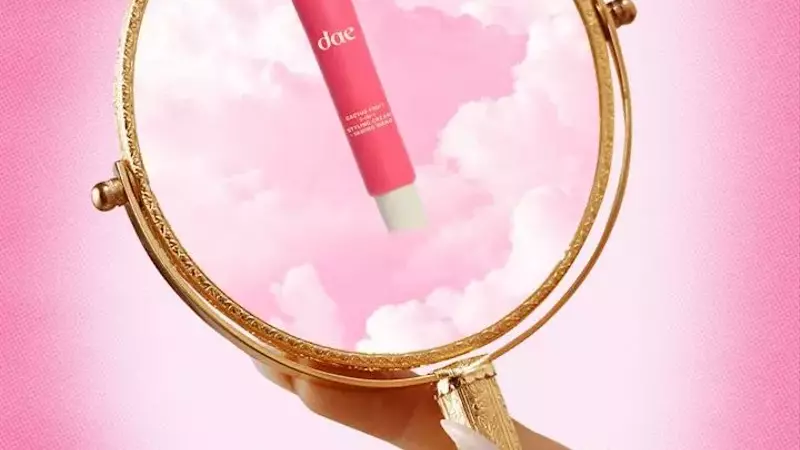 Hair Taming Wand: A Daily Essential for Frizz Control