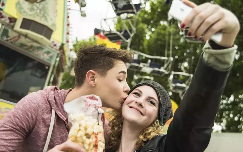 The 'Hard Launch' Phenomenon: Teenagers and Online Relationship Announcements